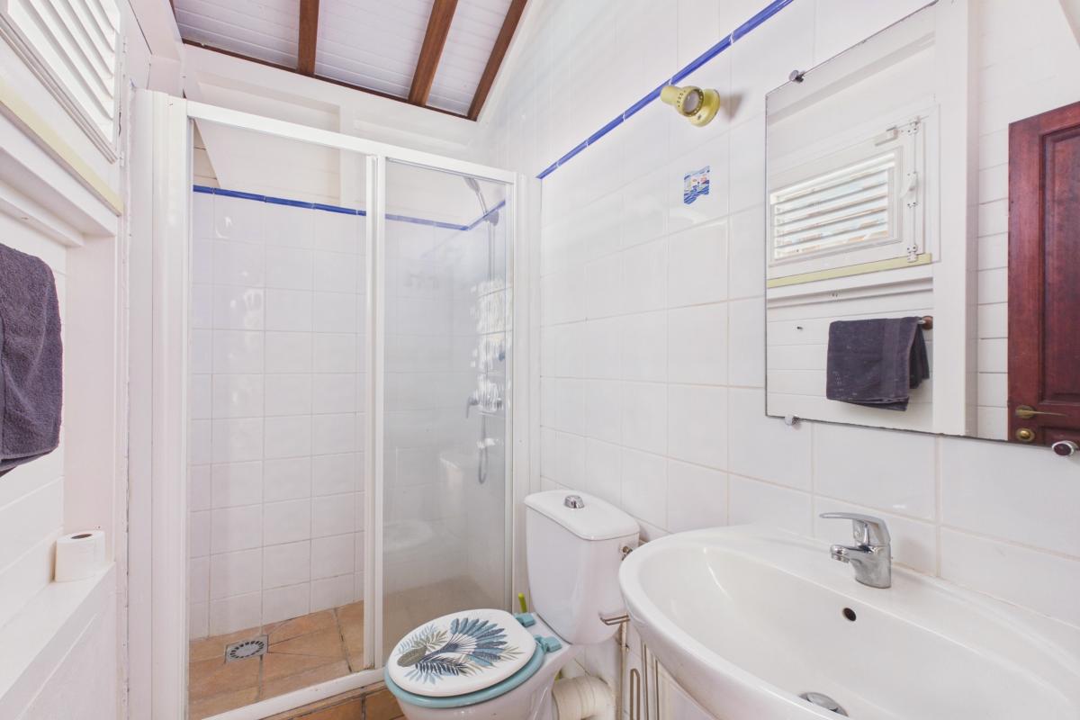 villa-avec-piscine-riviere-salee-martinique-7-pers - douche 2 RDC